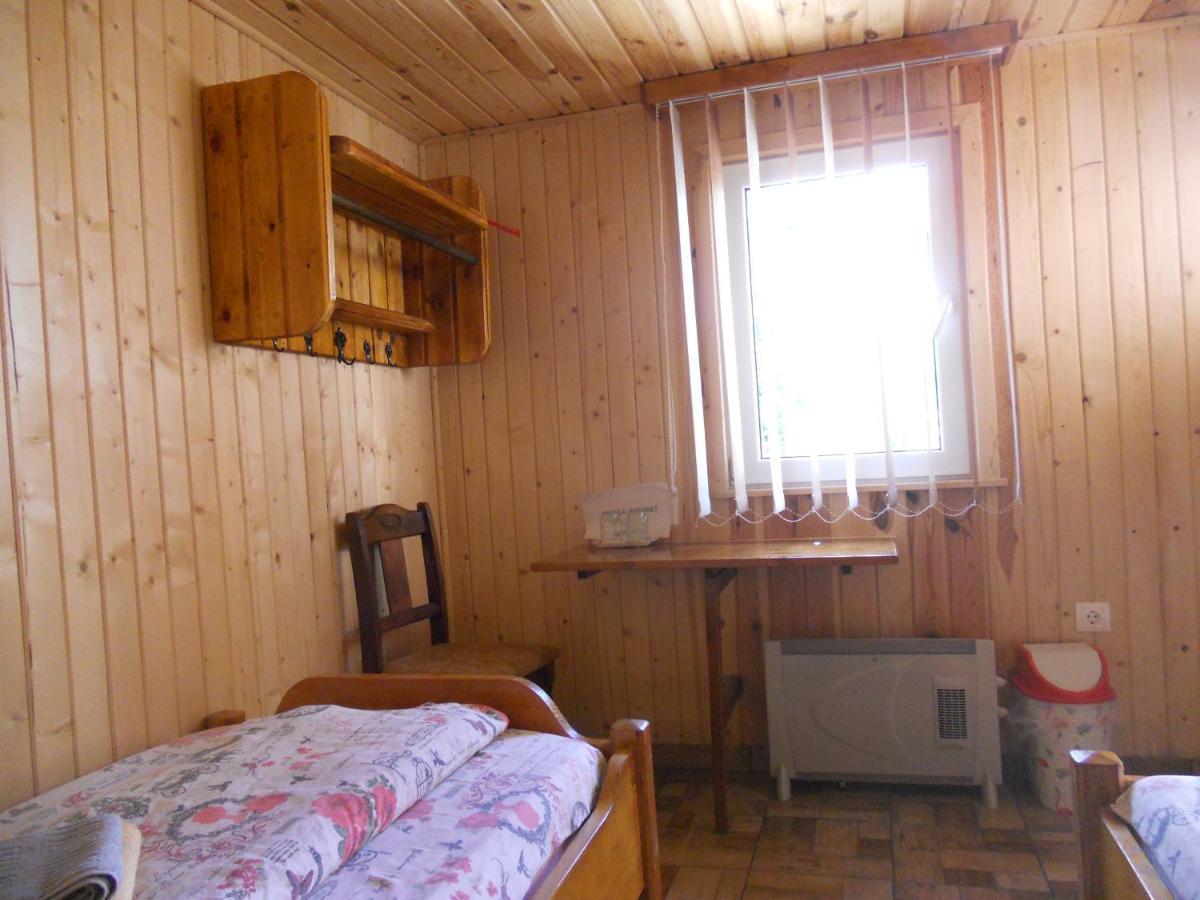 Pension, Camping & Biker Station Zur Deutschen Eiche Ciocanesti Exterior photo