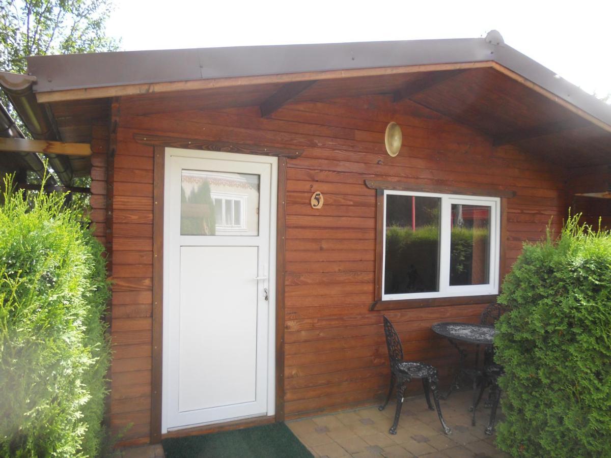Pension, Camping & Biker Station Zur Deutschen Eiche Ciocanesti Exterior photo